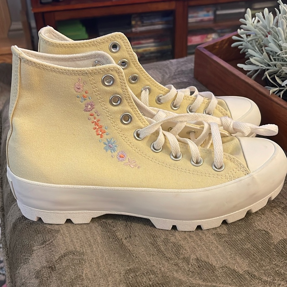 Yellow high top converse new without tag